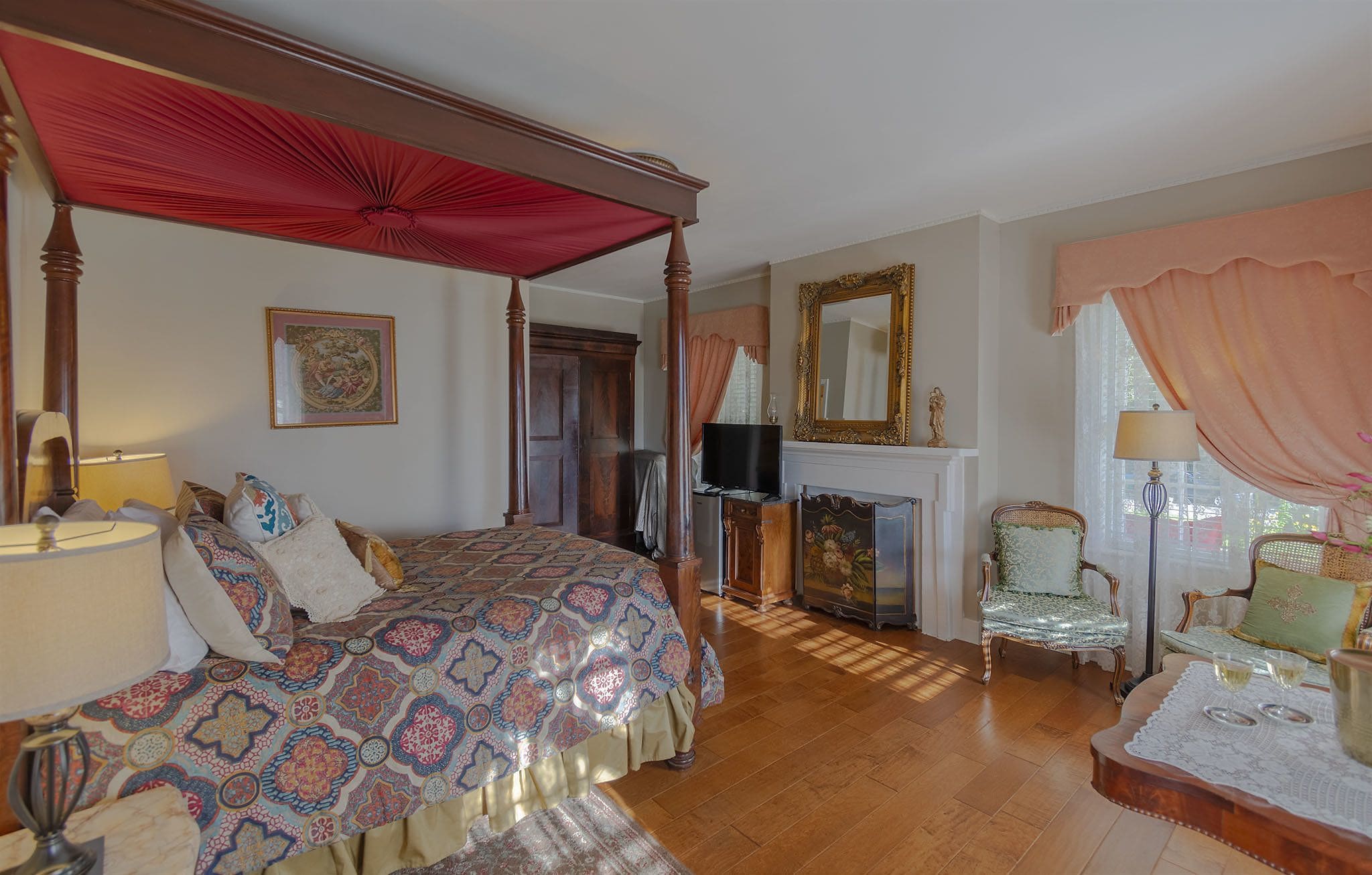 套房, 1 張加大雙人床, 非吸煙房 (Poolside Guestroom) | 獨特裝潢、布置獨特、書桌、遮光布/窗簾