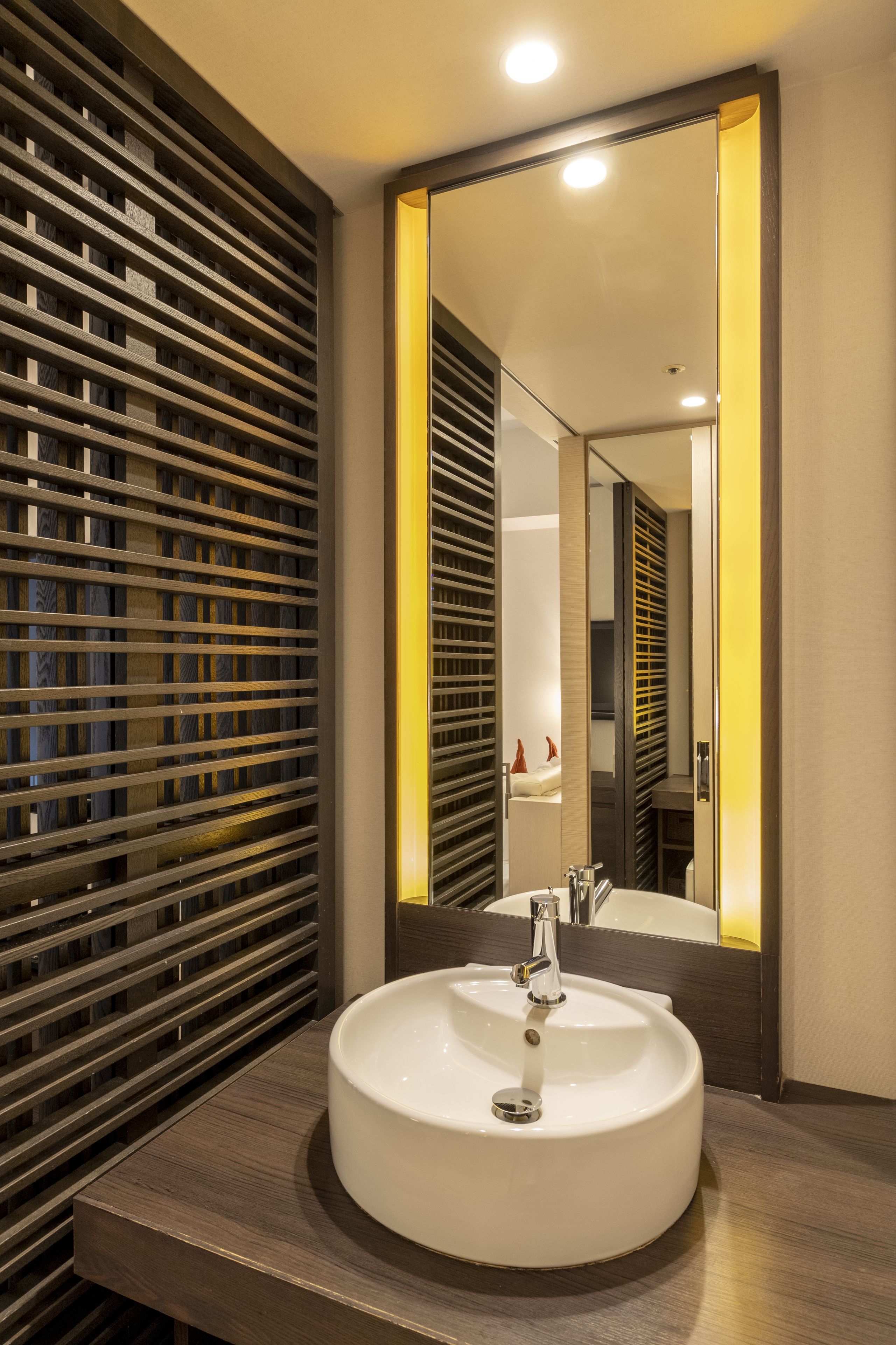 in-room safe, soundproofing, free wifi, bed sheets