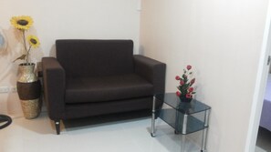 1 bedroom, Egyptian cotton sheets, individually decorated - Angel Travellers Transit House (Parañaque)