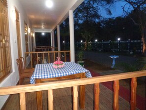 Triple Room with Air-con | Teras/patio