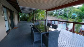 Wildlife 4 Bedroom Holiday Home | Balcony