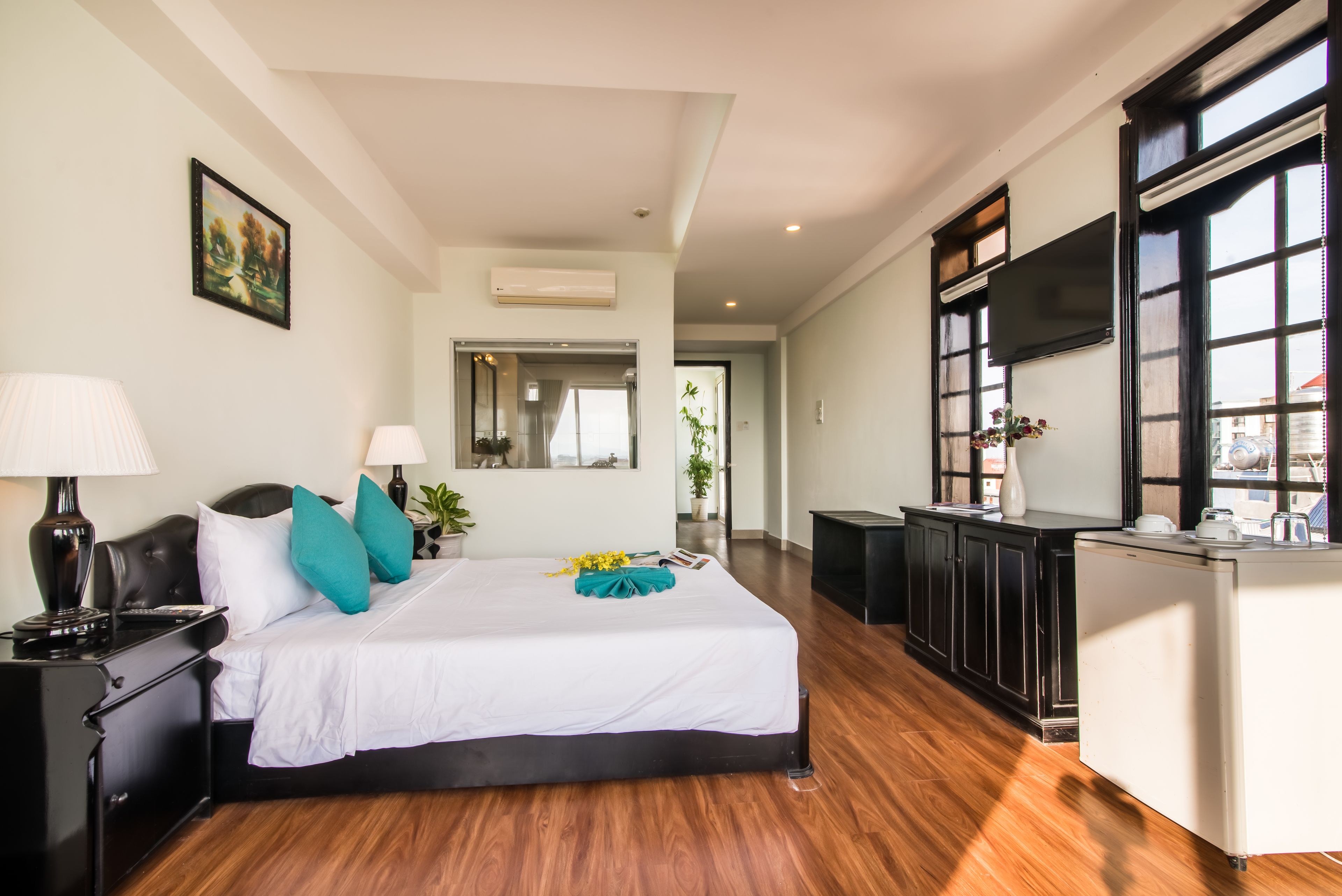 Minibar, desk, blackout drapes, soundproofing