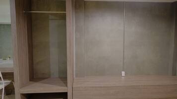 ห้องดีลักซ์ดับเบิล | มินิบาร์ฟรี, โต๊ะทำงาน, Wi-Fi ฟรี, ผ้าปูที่นอน