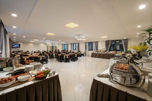 Lunch and dinner served  - Adonis Hotel (Hanoi)