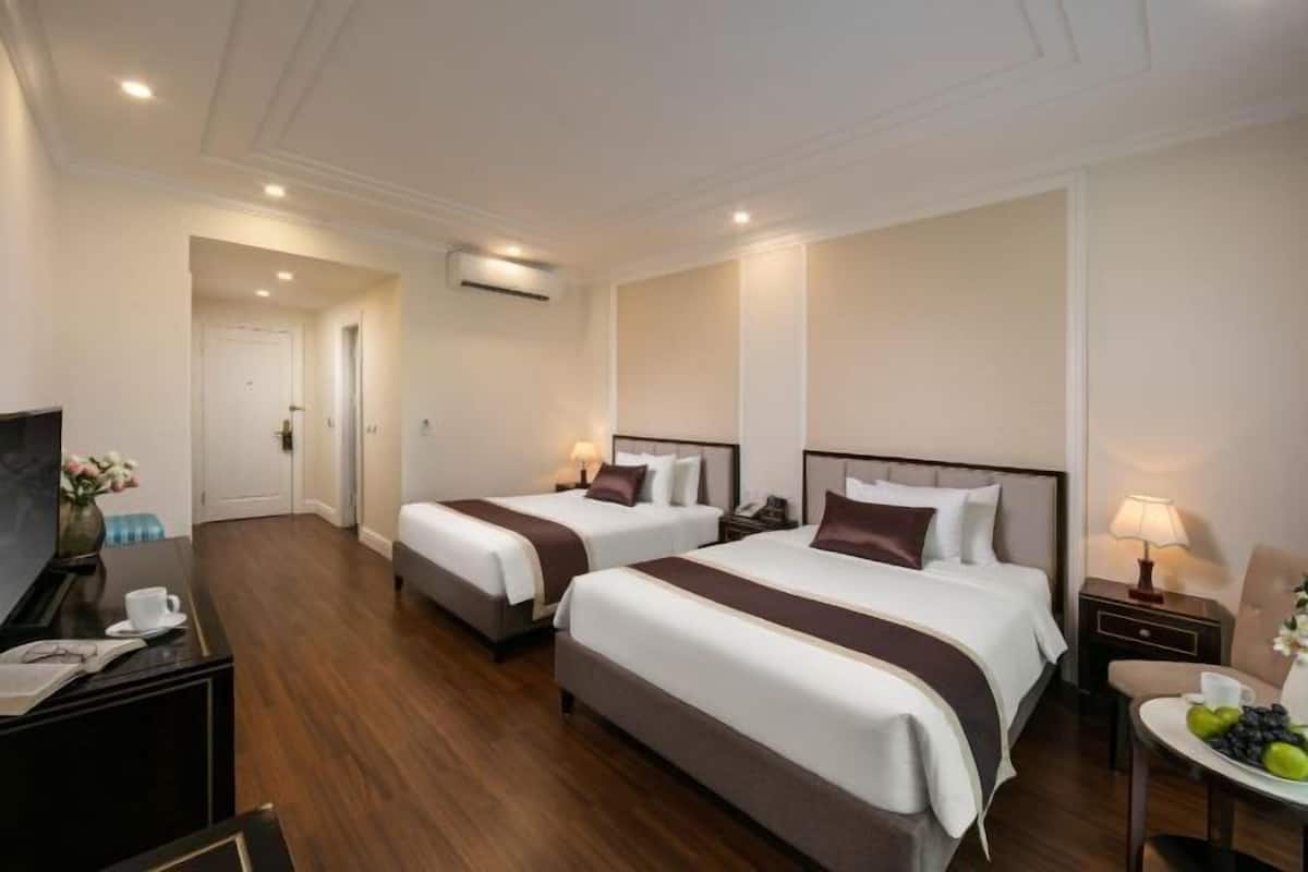1 chambre, minibar, coffres-forts dans les chambres, bureau