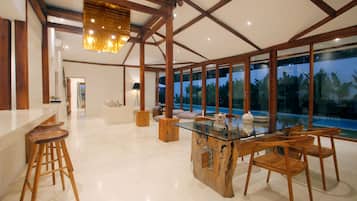 Villa de lujo, 3 habitaciones | Servicio a la habitación