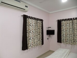 Deluxe Double Room, 1 Double Bed, Non Smoking | Desk, rollaway beds, bed sheets - Hotel Amit Plaza (Dhule)