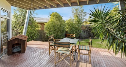 Aqua Vista - A stunning holiday home with views and a short walk to town