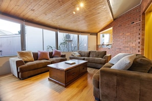 TV, fireplace, DVD player, books