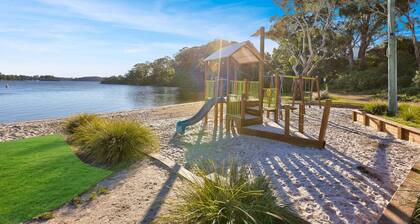 Above Sunset: Cosy holiday house a short stroll to Sunset Cove beach