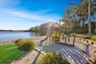 Above Sunset: Cosy holiday house a short stroll to Sunset Cove beach