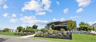 Elevation: A stunning modern holiday home with a fantastic entertaining deck