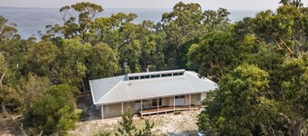 Acacia - Quiet, relaxing holiday house on Lake Victoria with your own beach