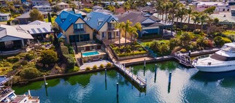 The Loft - Beautiful waterfront accommodation on the canals in Paynesville.