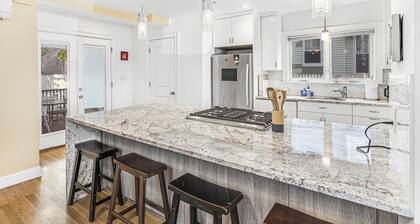 Spacious 4 Bed / 2.5 Bath Condo with Large Kitchen, Free Parking - Pet Friendly!