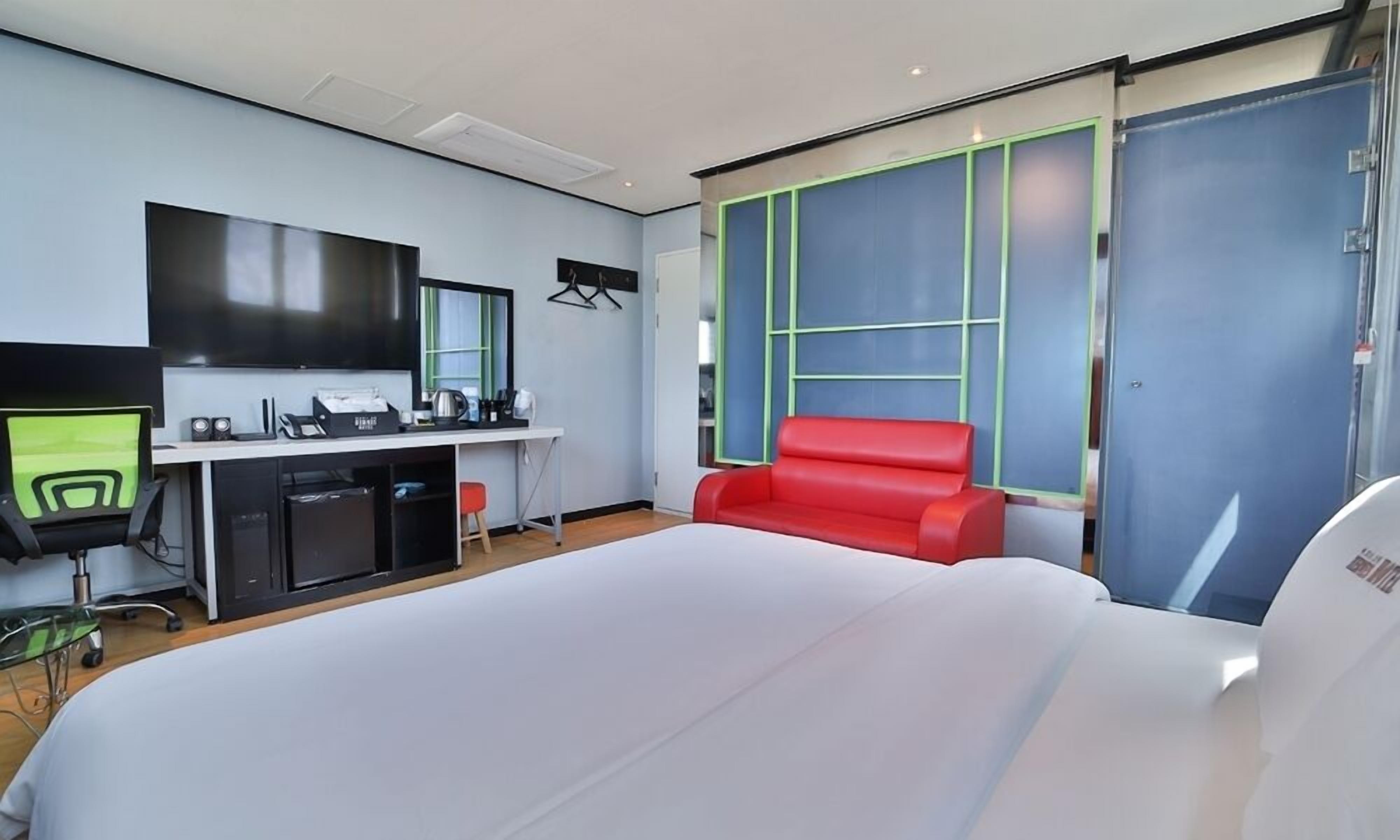 individually decorated, individually furnished, soundproofing, free wifi