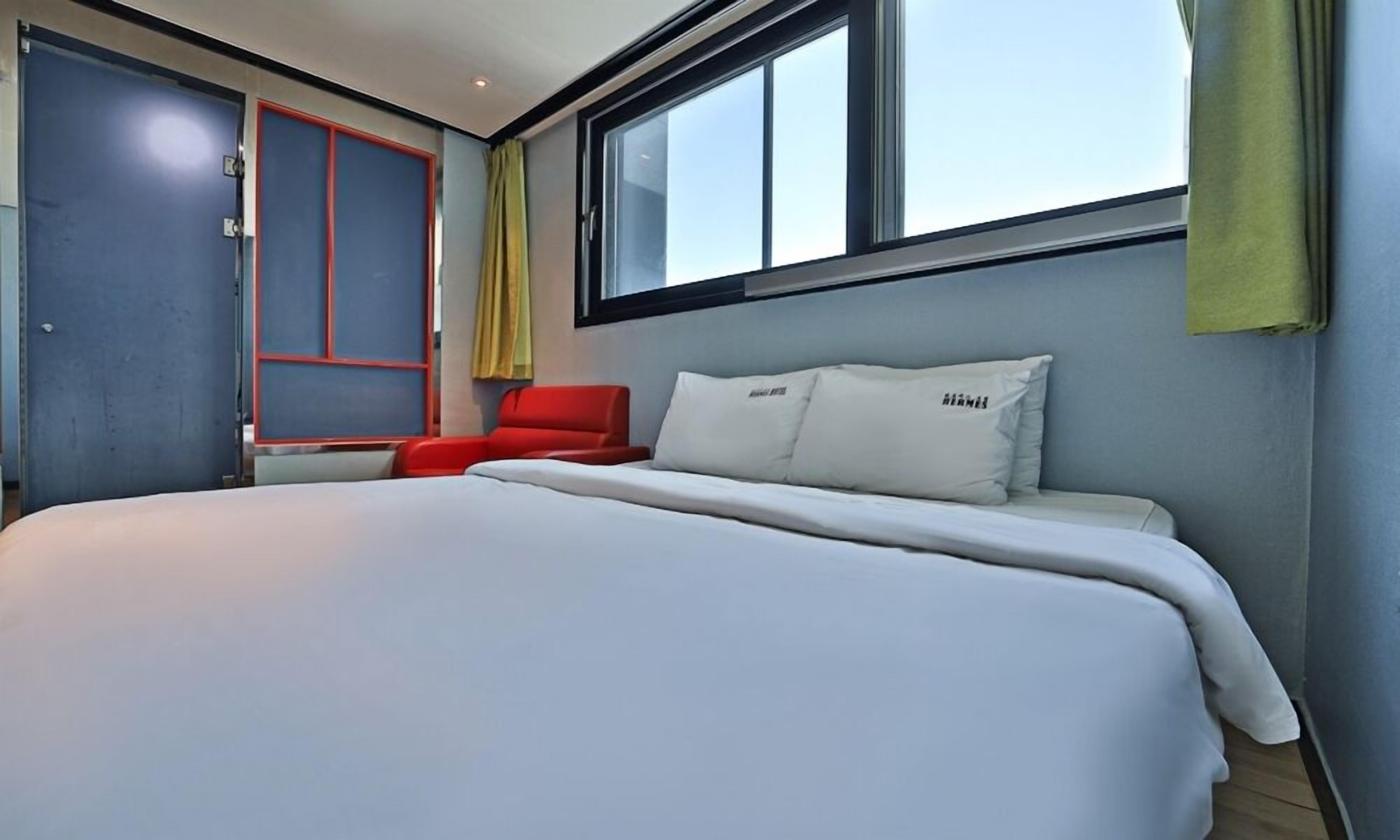 individually decorated, individually furnished, soundproofing, free wifi