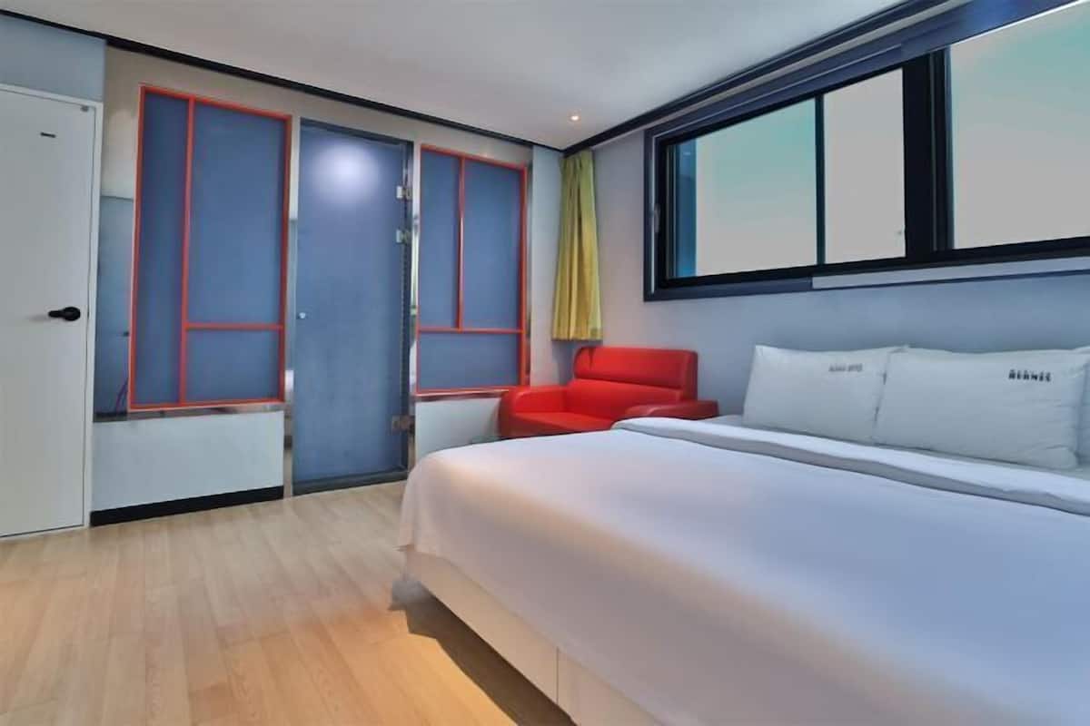 Individually decorated, individually furnished, soundproofing, free WiFi