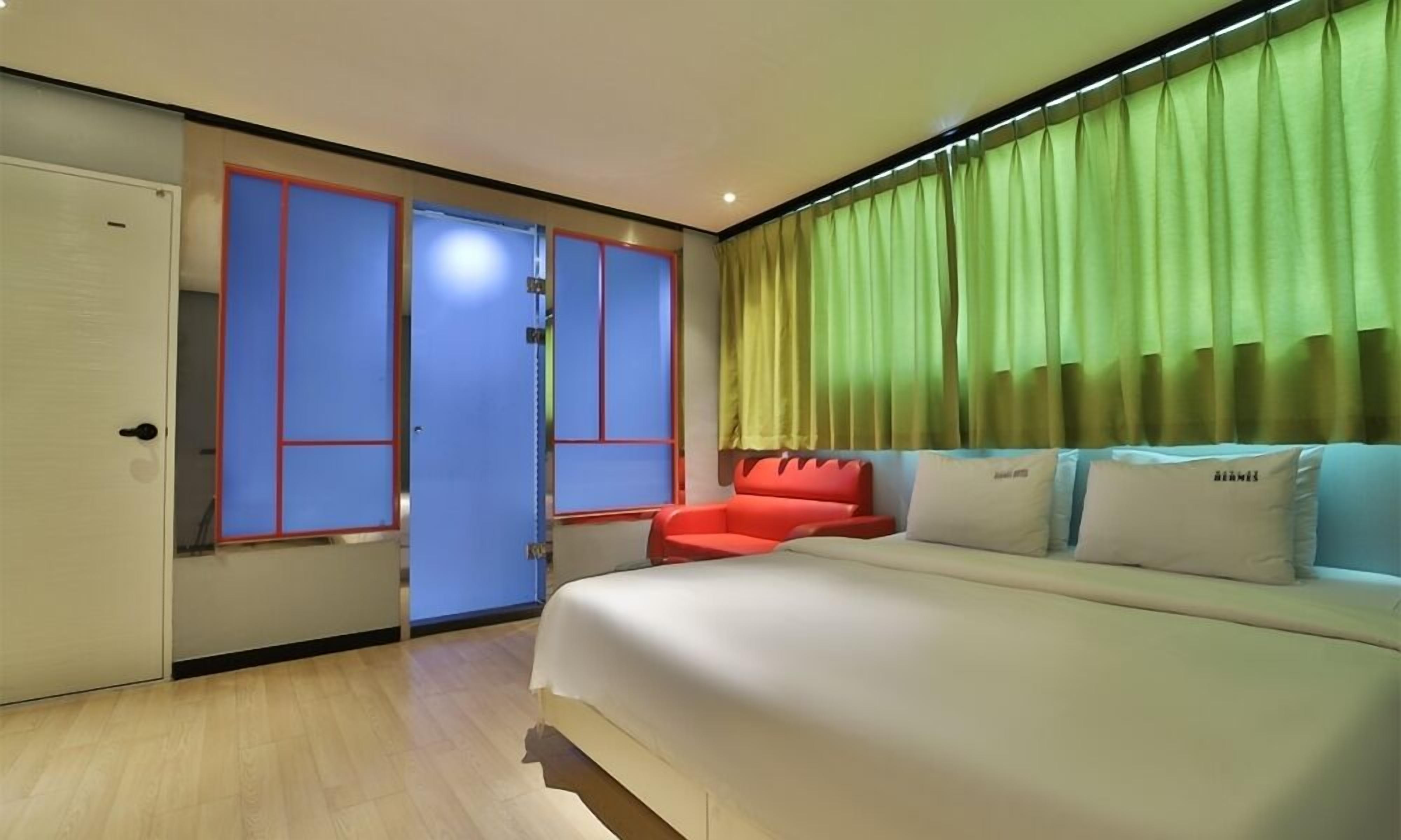 individually decorated, individually furnished, soundproofing, free wifi