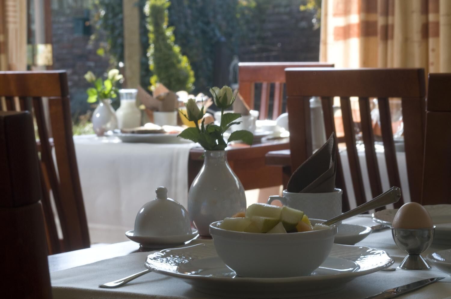 dinner served, al fresco dining