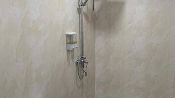 Premier Room | Bathroom | Shower, bidet, towels
