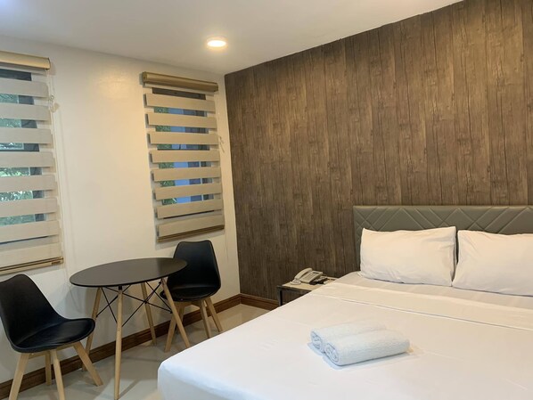 Free WiFi, bed sheets - Maine City (Manila)