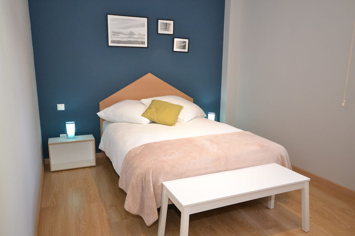 Standaard appartement, 2 slaapkamers | Geluiddichte muren, een strijkplank/strijkijzer, gratis wifi, beddengoed