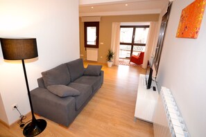 Appartement, 1 chambre | Salle de séjour