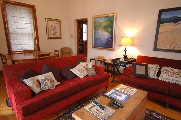 Double or Twin Room | Living area