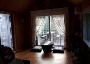 Room (Korean Style_Ondol) | Living area - Ravine House (Gangneung)
