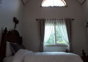 Family Room | Blackout curtains, free WiFi - Ravine House (Gangneung)
