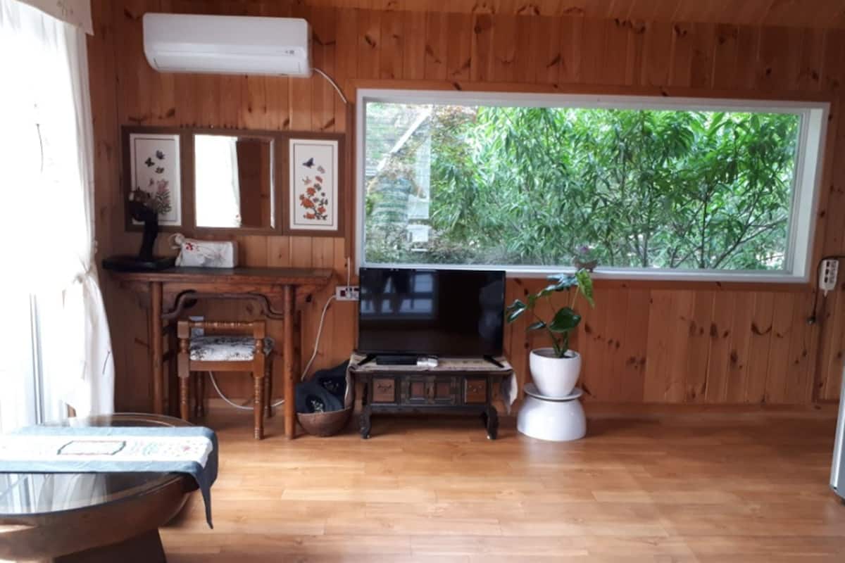 Room (Korean Style_Ondol) | Blackout drapes, WiFi (free)