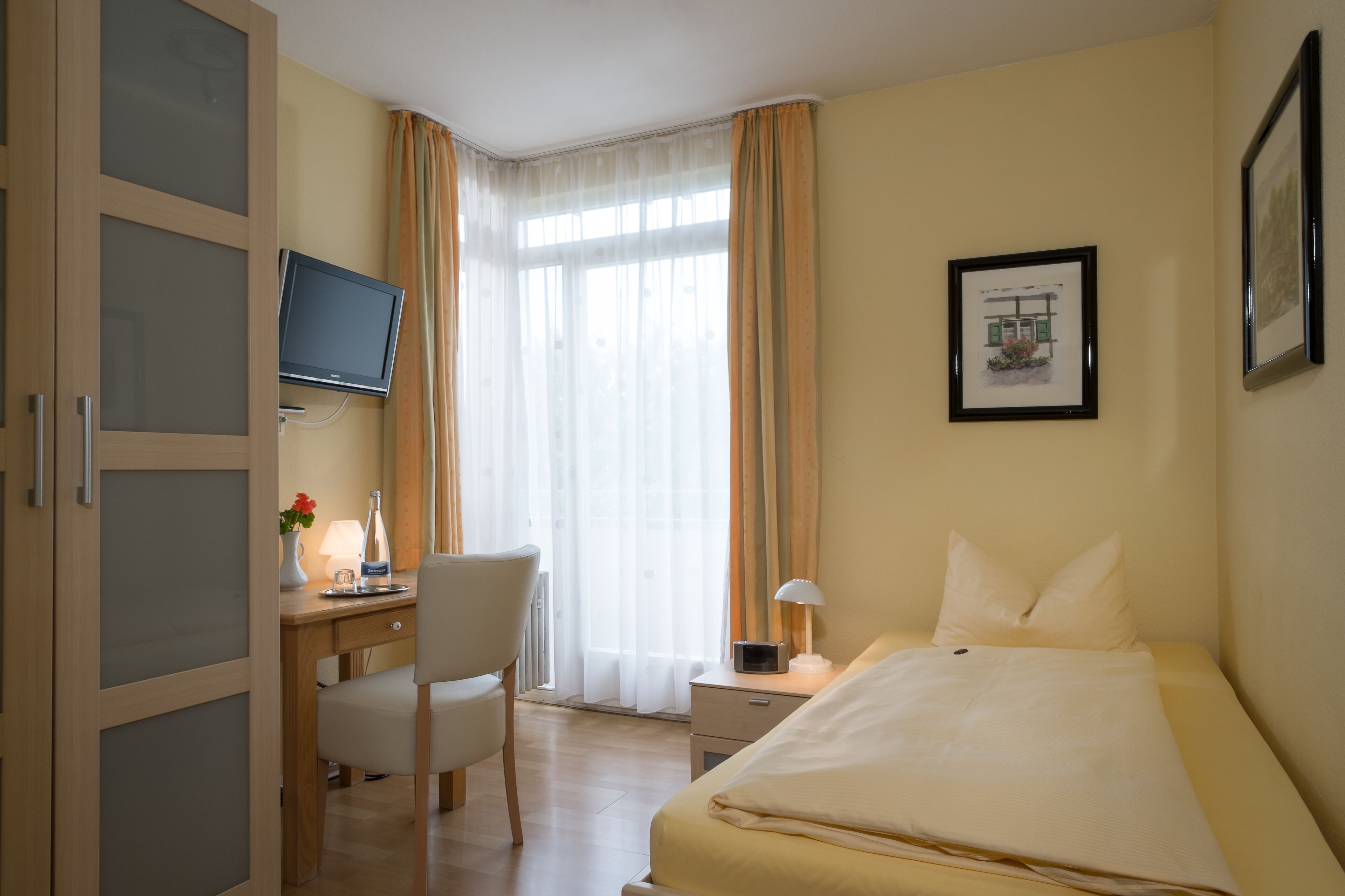 single room | desk, free wifi