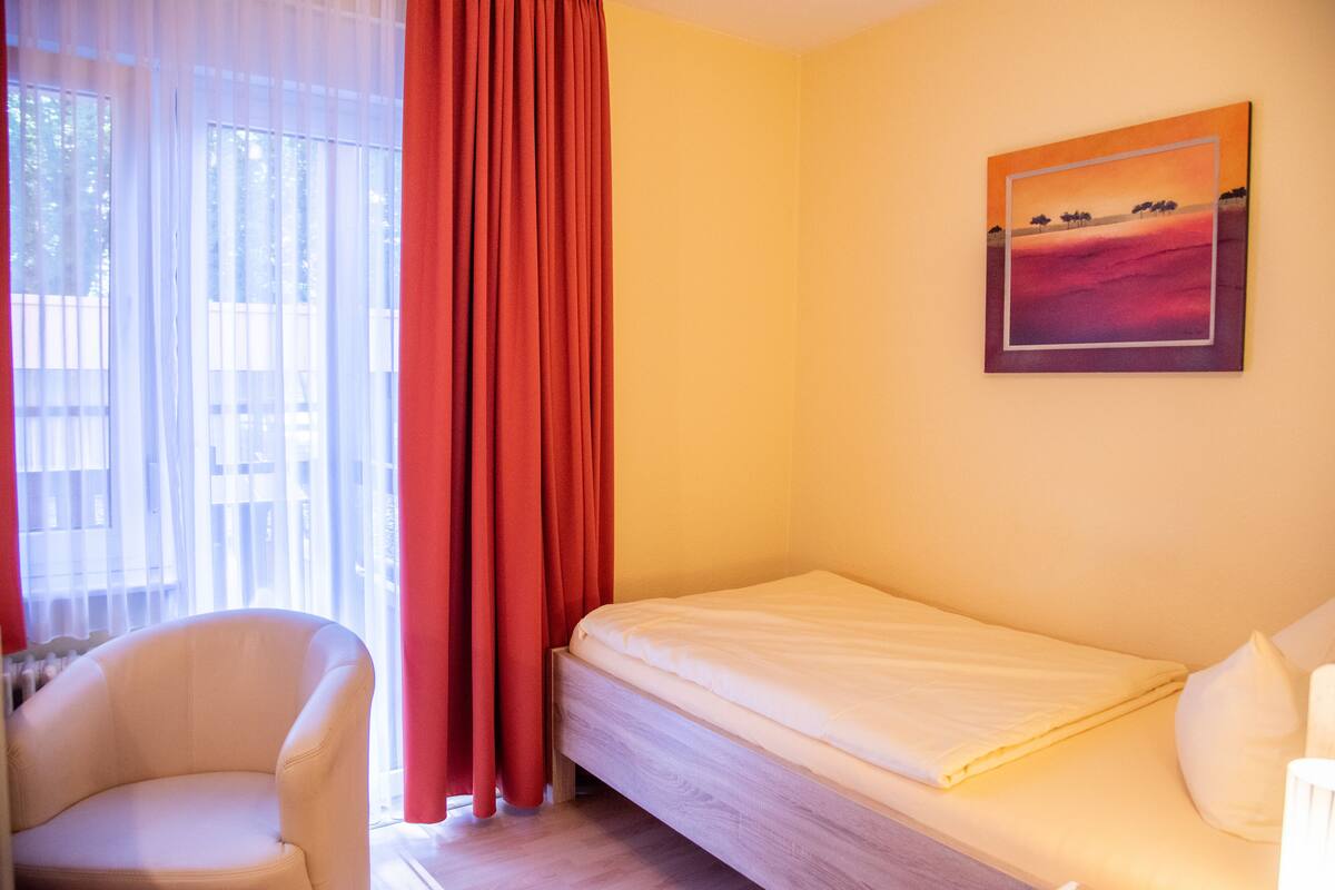 Single Room | Desk, WiFi (free)