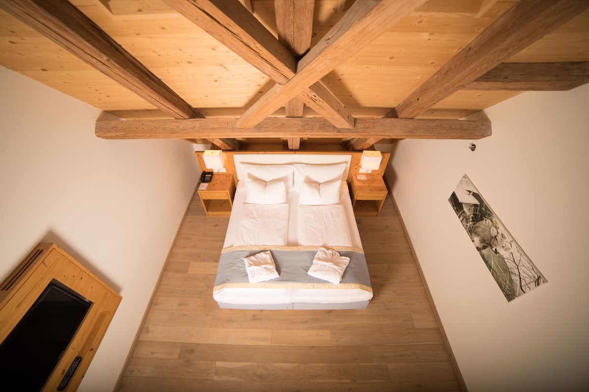Duplex, Jetted Tub | In-room safe, desk, blackout drapes, cribs/infant beds