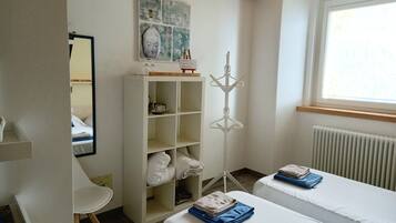 Phòng đôi | Bàn, bộ trải giường