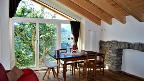 Apartamento panorámico, vistas a la montaña | Zona de estar