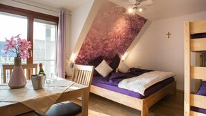 Apartment, 2 Bedrooms (blau) | In-room safe, blackout drapes, iron/ironing board (on request) - Ruster Drachennest (Rust)