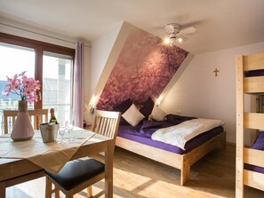 Apartment, 2 Bedrooms (blau) | In-room safe, blackout curtains, iron/ironing board - Ruster Drachennest (Rust)