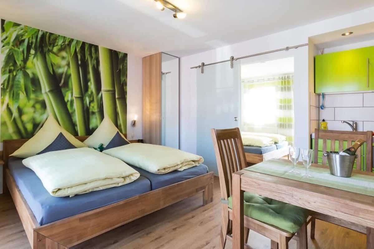 Family Apartment (grün) | In-room safe, blackout drapes, iron/ironing board