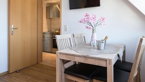 Apartment, 2 Bedrooms (grün) | Living area | Flat-screen TV - Ruster Drachennest (Rust)