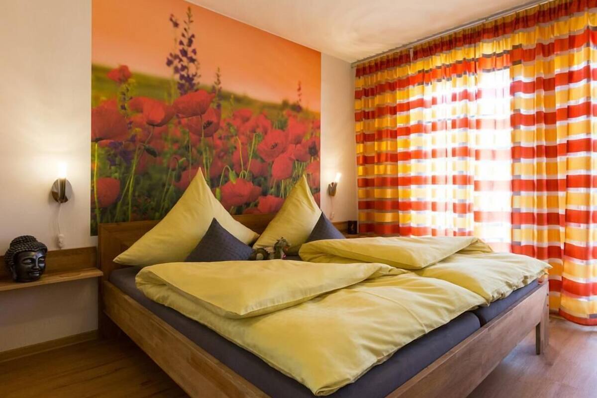 Family Apartment (rot) | In-room safe, blackout drapes, iron/ironing board