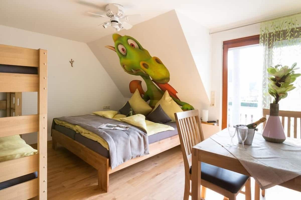 Apartment, 2 Bedrooms (grün) | In-room safe, blackout drapes, iron/ironing board