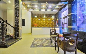 Lobby - Hotel Maya Cottage (New Delhi)