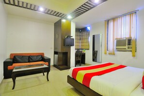 Family Room | Soundproofing, rollaway beds, free WiFi - Hotel Maya Cottage (New Delhi)