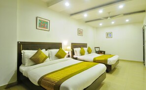 Soundproofing, rollaway beds, free WiFi - Hotel Maya Cottage (New Delhi)