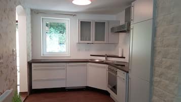 Apartment, 1 Queen Bed with Sofa bed, Non Smoking | Private kitchen | Full-sized fridge, oven, stovetop, dishwasher