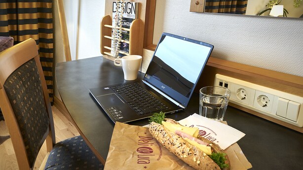 Desk, cots/infant beds, free WiFi, bed sheets - Høvik hotell (Bærum)