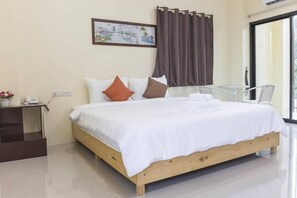 Standard Double Room | Desk, blackout drapes, soundproofing, free WiFi - Yaibua Hotel (Chanthaburi)