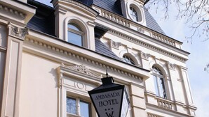 A building with a sign reading "AMBASADA HOTEL" and a decorative lamp. - Hotel Ambasada Bolesławiec (Boleslawiec)